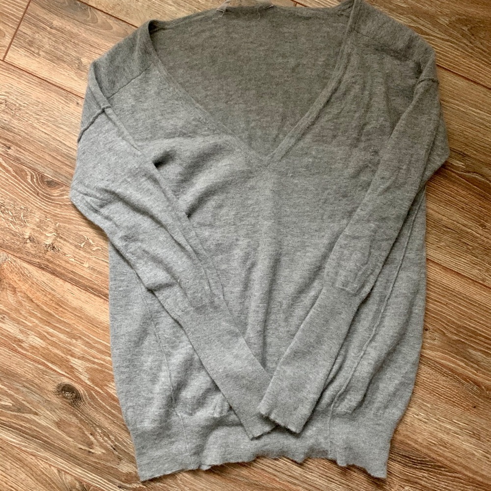 Athleta Crave Cashmere V-Neck Pullover Sweater 🌿
